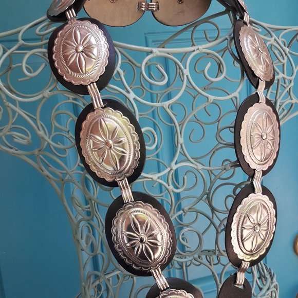 Vintage Conch Belt Boho Western Silver Metal and Leather Belt Country - Picture 3 of 17